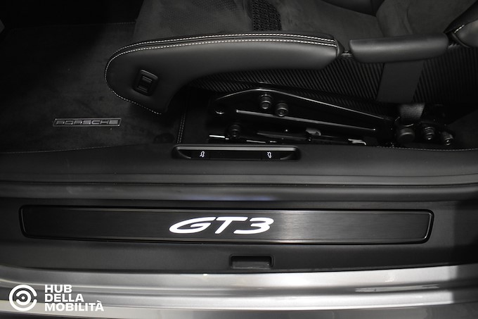 PORSCHE 911 GT3 Touring